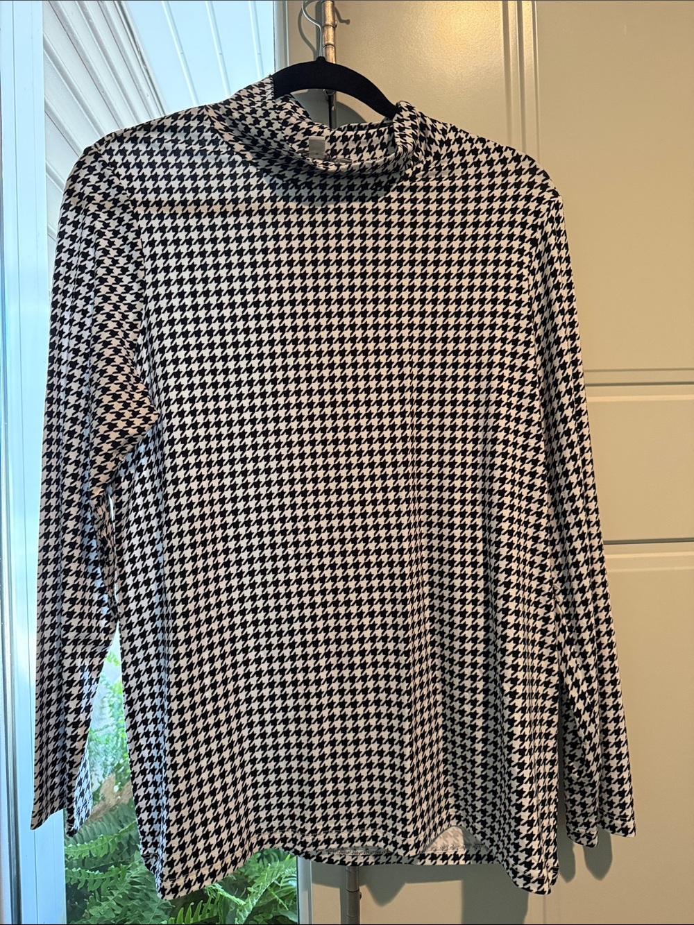 Chico's Black and White Houndstooth Long-Sleeve Blouse